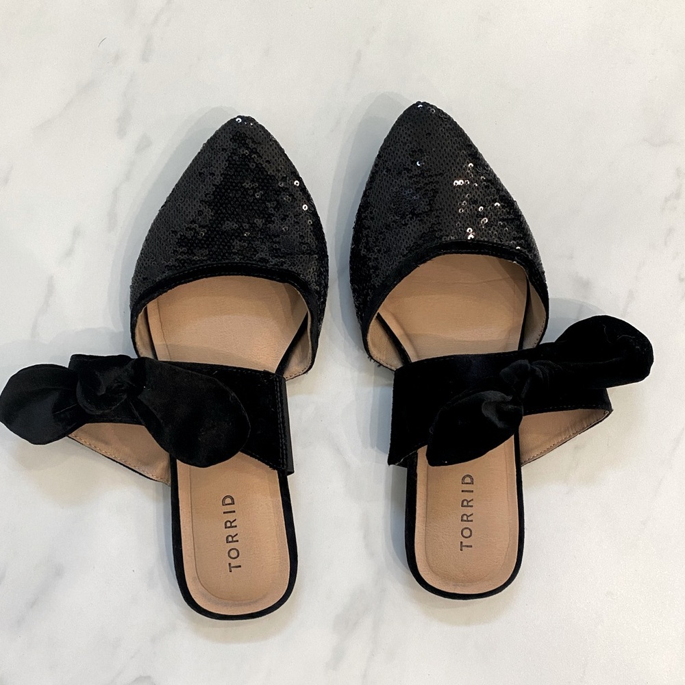 EUC Torrid Sequins and Velvet Bow Flats